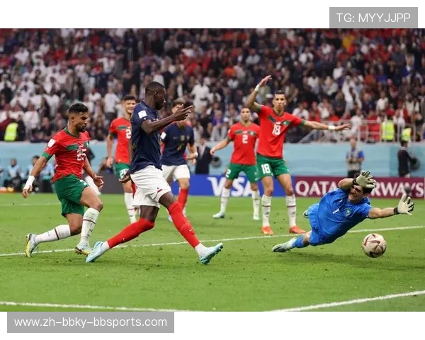 足球比赛中的边路进攻与防守突破